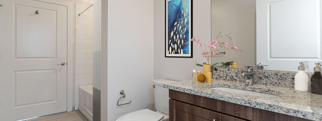 The Square : Bathroom
