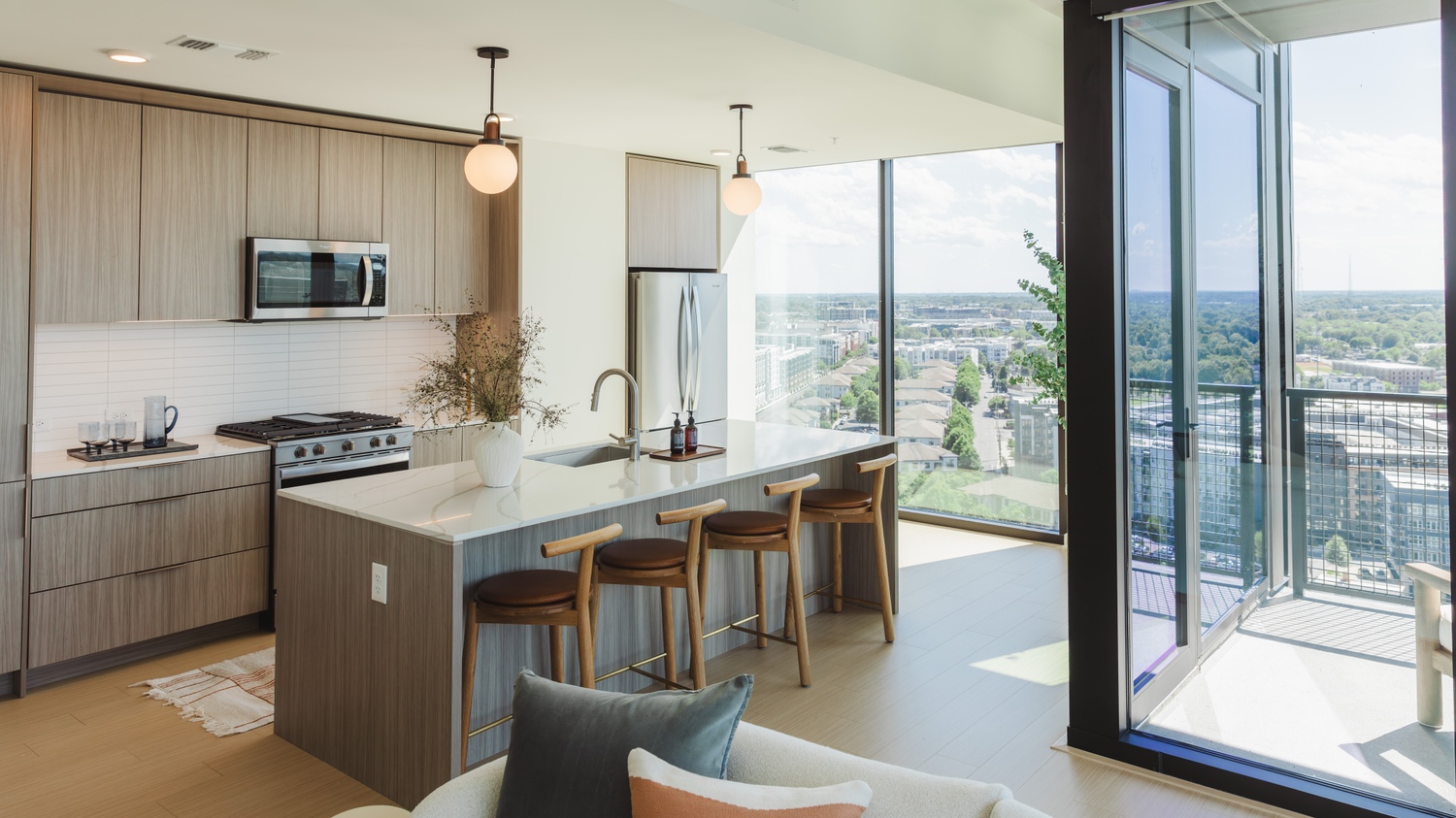 Linea-Luxury-Apartment-Kitchen-Charlotte-North-Carolina