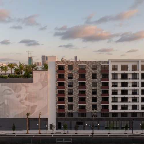 AmaraWynwood_LuxuryApartments_ExteriorSunset_MiamiFlorida
