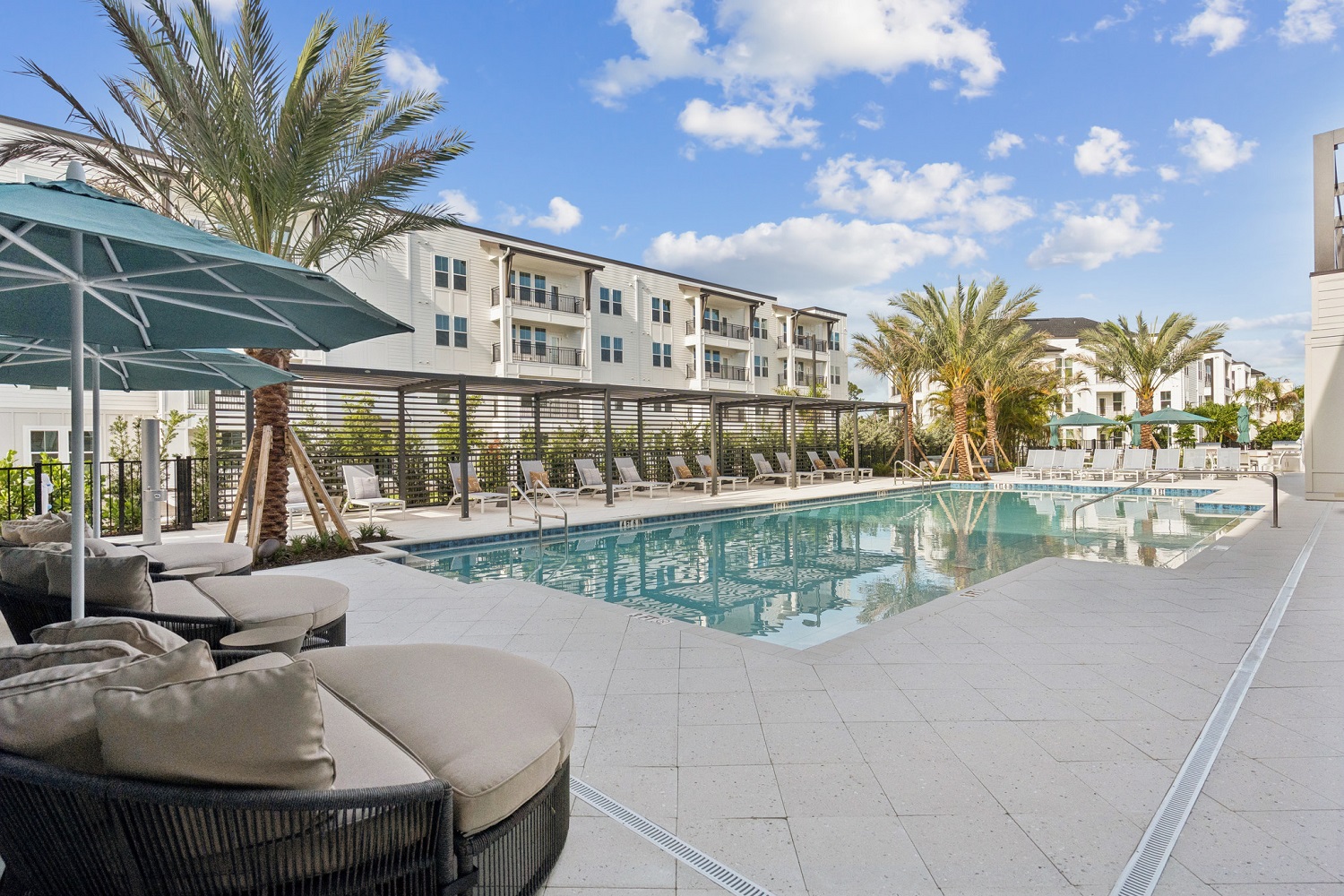 AltonOsprey_LuxuryApartments_Pool_OspreyFlorida