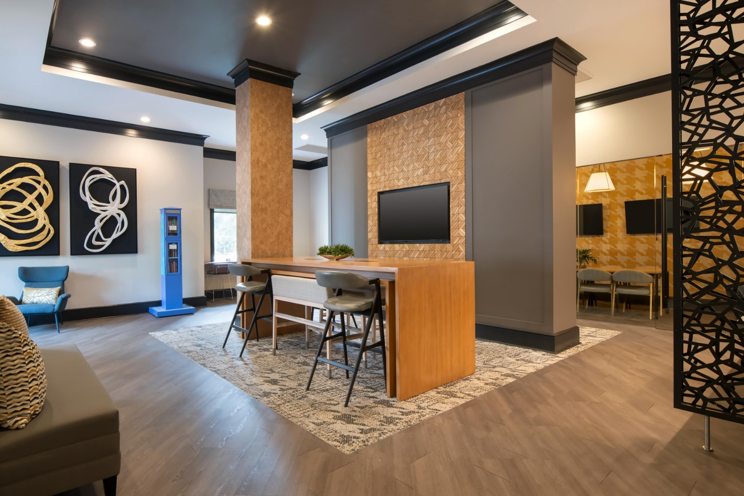 The Alexander Apartments : Flexible work and lounge spaces