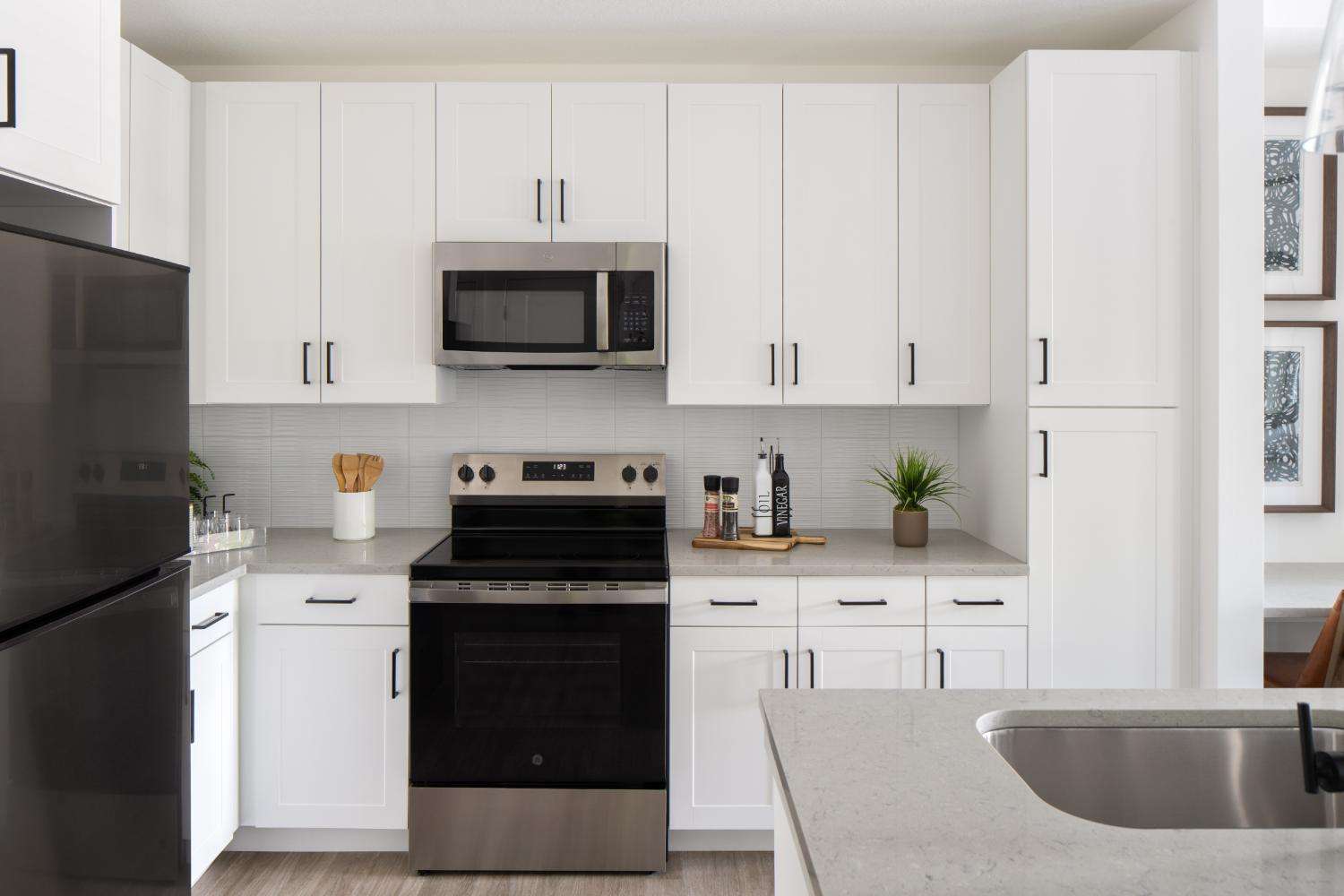 7th&Oak_LuxuryApartments_Kitchen_TampaFlorida