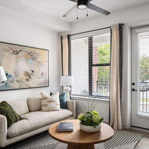 7th&Oak_LuxuryApartments_LivingRoom_TampaFlorida