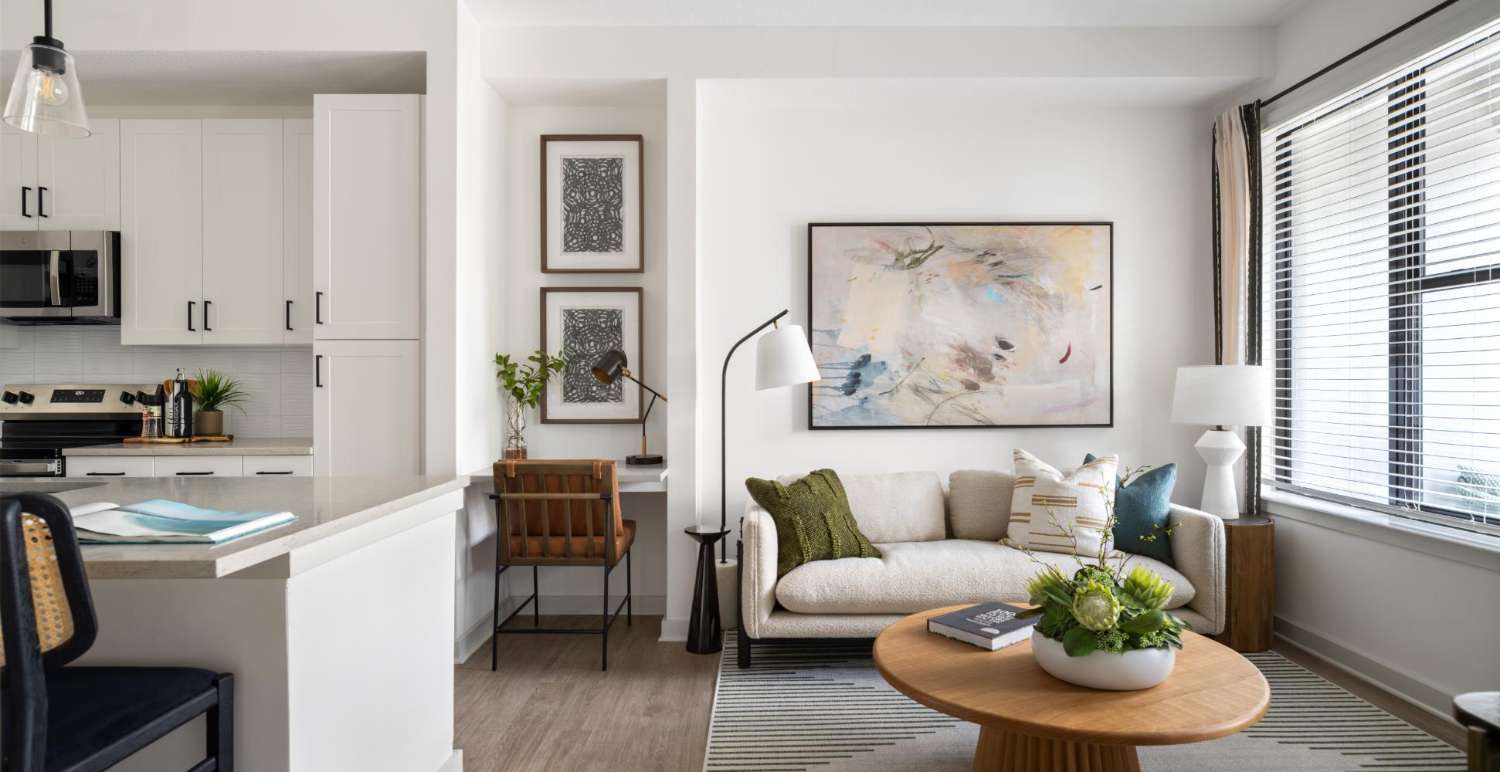 7th&Oak_LuxuryApartments_LivingRoom_TampaFlorida