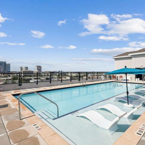 7th&Oak_LuxuryApartments_Pool_TampaFlorida