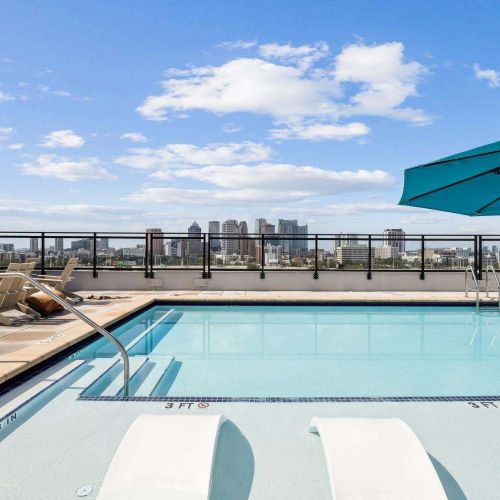 7th&Oak_LuxuryApartments_Pool_TampaFlorida