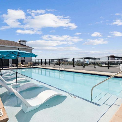 7th&Oak_LuxuryApartments_Pool_TampaFlorida