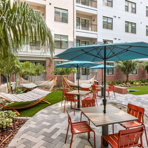 7th&Oak_LuxuryApartments_Courtyard_TampaFlorida