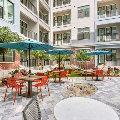 7th&Oak_LuxuryApartments_Courtyard_TampaFlorida