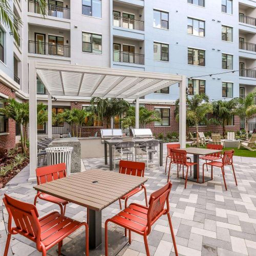 7th&Oak_LuxuryApartments_Courtyard_TampaFlorida