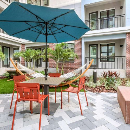 7th&Oak_LuxuryApartments_Courtyard_TampaFlorida