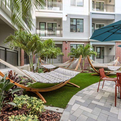 7th&Oak_LuxuryApartments_Courtyard_TampaFlorida