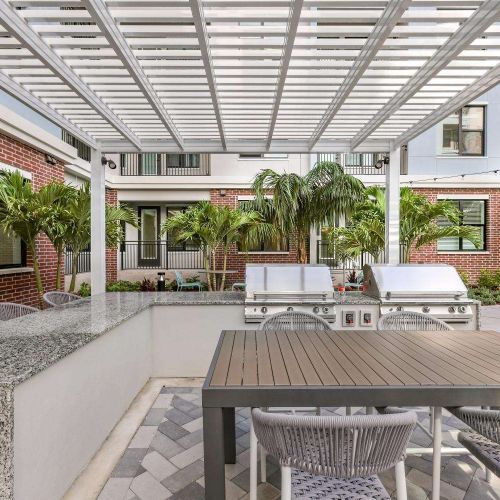 7th&Oak_LuxuryApartments_Courtyard_TampaFlorida