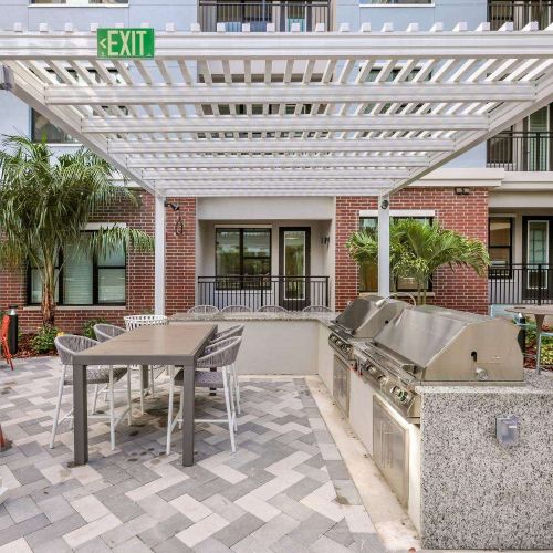 7th&Oak_LuxuryApartments_Courtyard_TampaFlorida