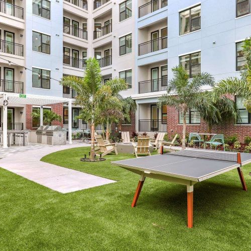 7th&Oak_LuxuryApartments_Courtyard_TampaFlorida