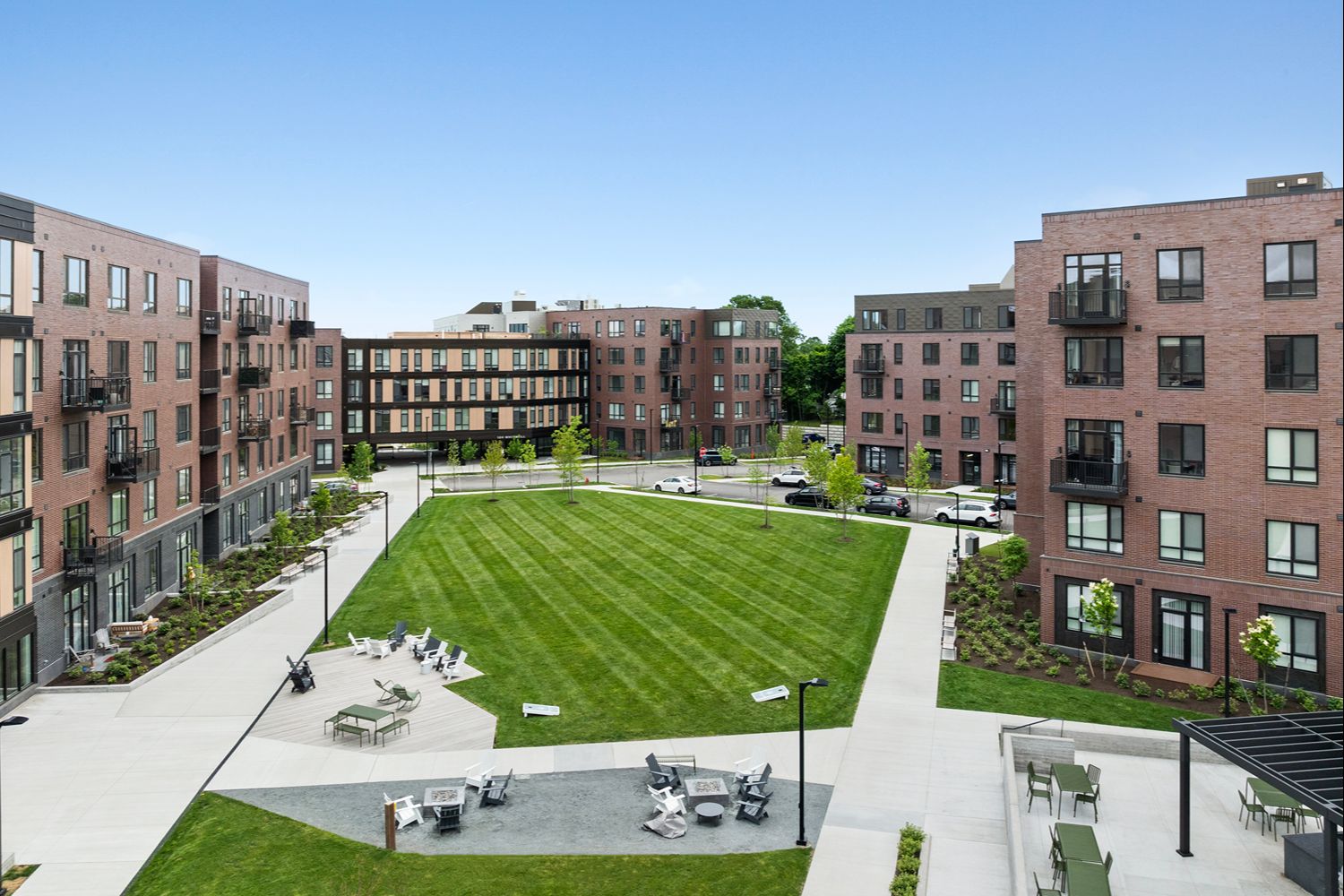 Ashlar Park : Gather around glowing fire pits in this beautifully landscaped courtyard.