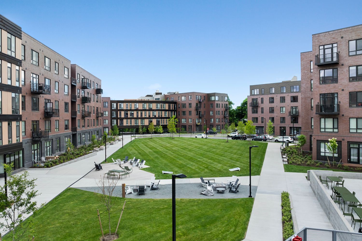 Ashlar Park : Another angle of the cozy courtyard, perfect for evening relaxation.