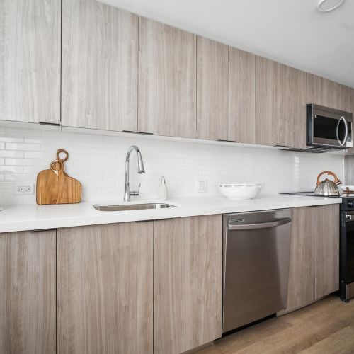 RevvHollywood_LuxuryApartments_kitchen_HollywoodFlorida