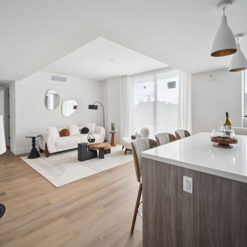 RevvHollywood_LuxuryApartments_kitchen_HollywoodFlorida