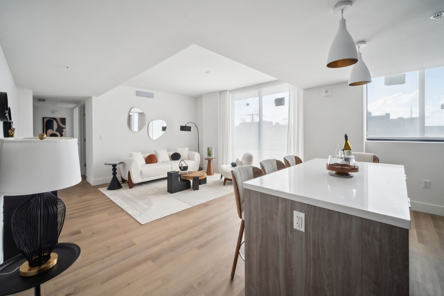 RevvHollywood_LuxuryApartments_kitchen_HollywoodFlorida