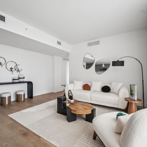 RevvHollywood_LuxuryApartments_living_HollywoodFlorida