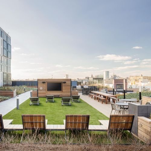 Rooftop amenity space