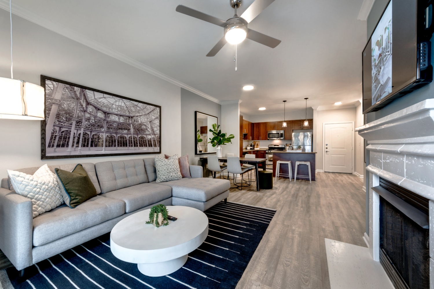 Ashton at Dulles Corner : Living Room