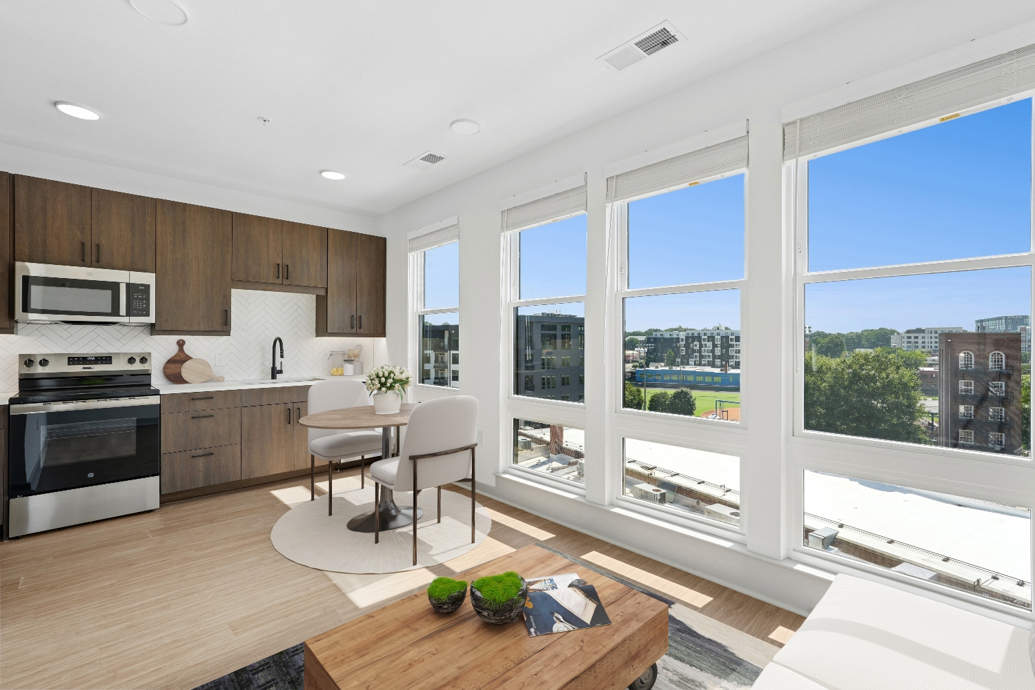 Wye Junction : Expansive windows put you in touch with the outdoors at Wye Junction