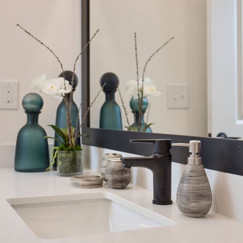 Single sink vanity with large mirror