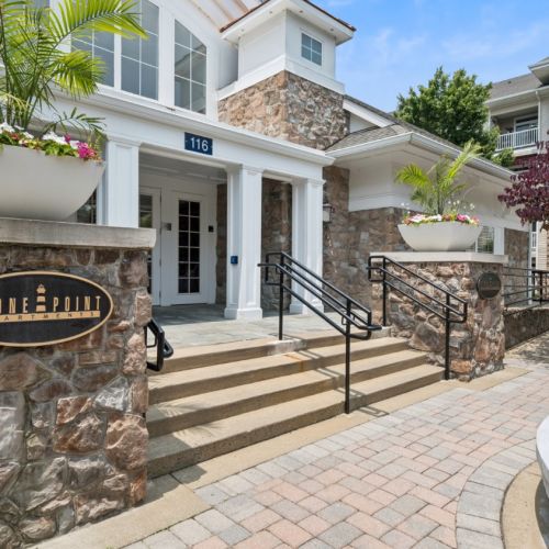 Photo of leasing office