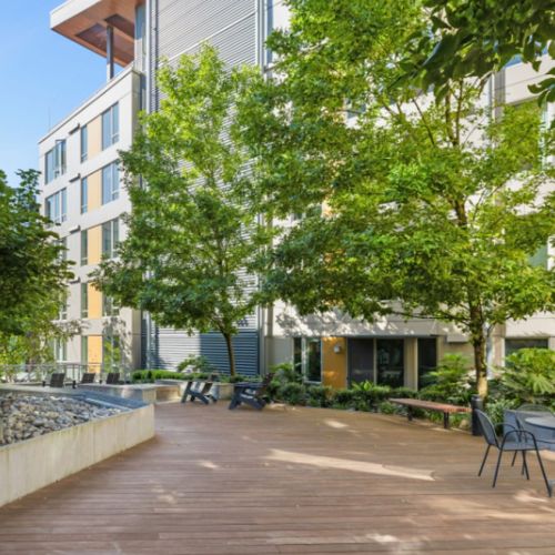 Outdoor courtyard at Eleanor in Seattle