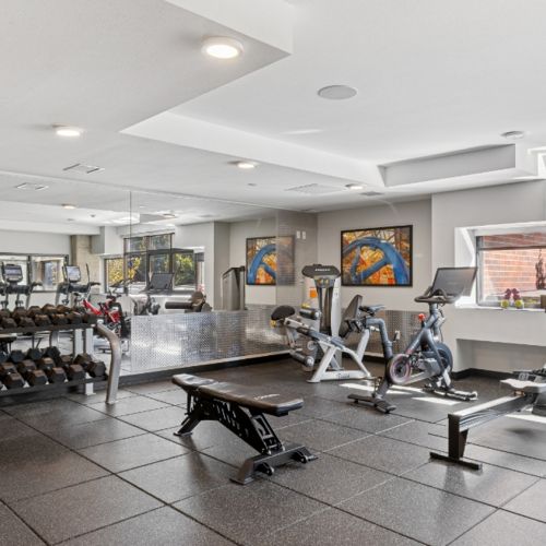 Smith & Burns Seattle apartments with on-site fitness center