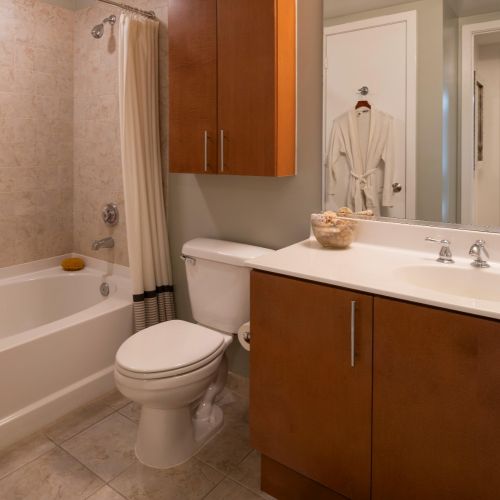 Bathroom with bathtub 