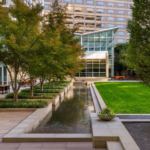 Courtyard with seating
