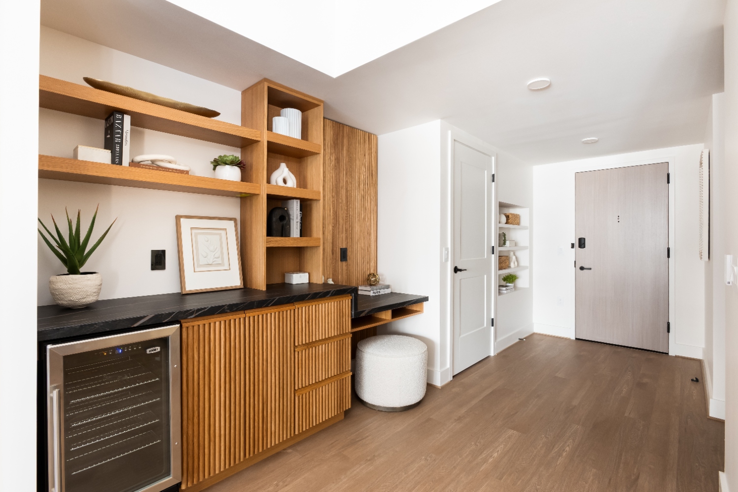 Accolade : Luxury materials and clean lines 