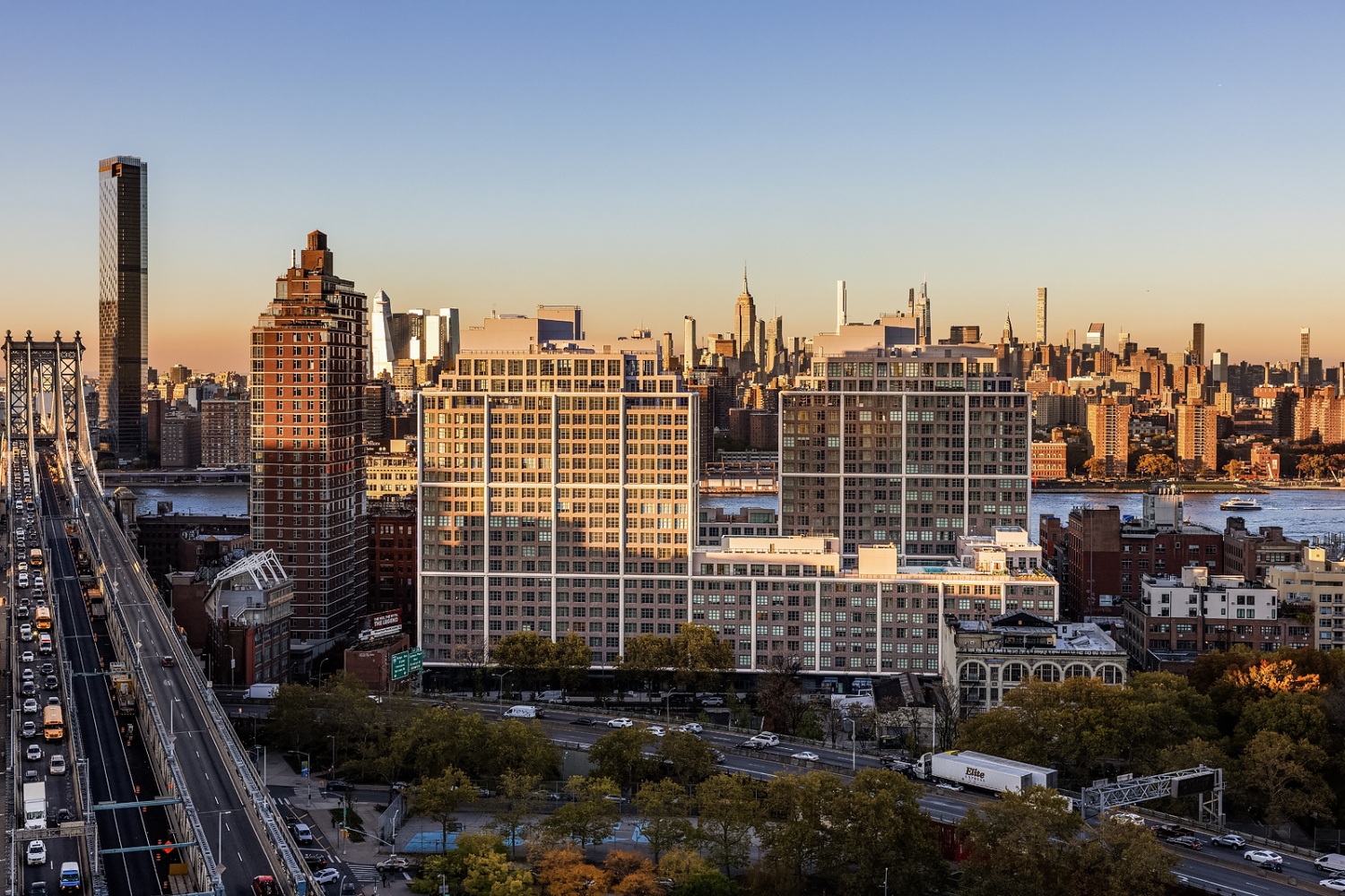 Magnolia Dumbo : Exterior